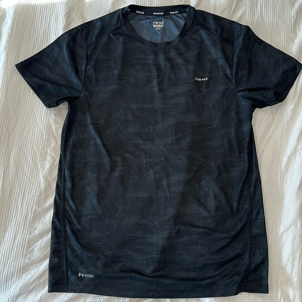 Hind running tee